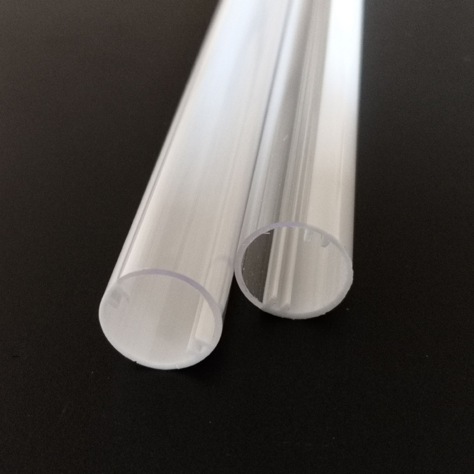 ¿Qué es mejor, la carcasa del tubo LED de vidrio o la carcasa del tubo LED de plástico?