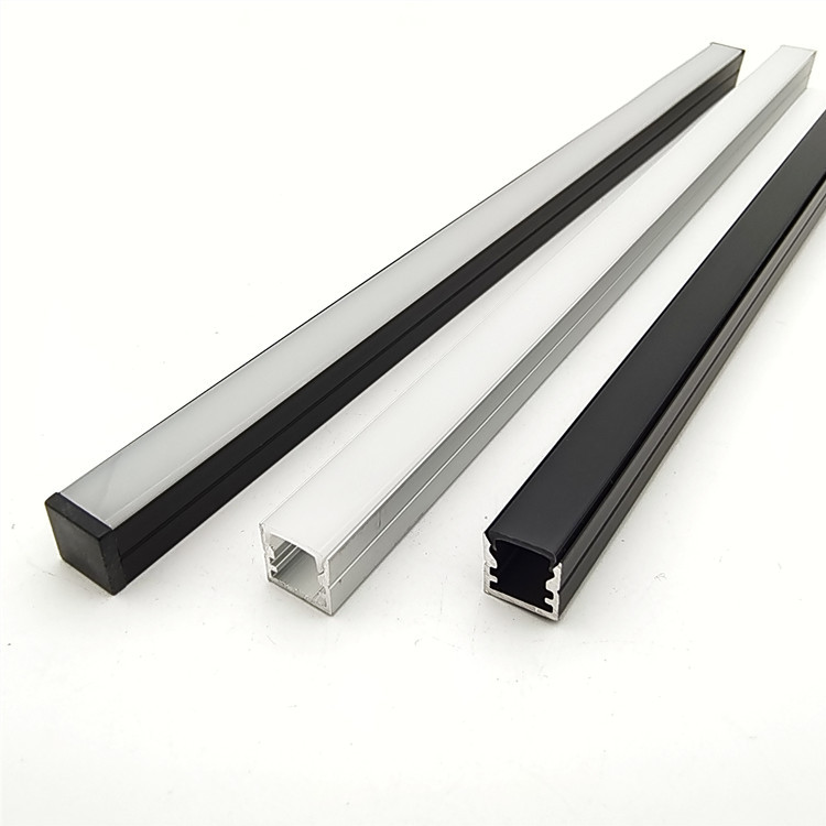 Dos de las influencias de la máquina extrusora en la salida de perfiles de aluminio LED