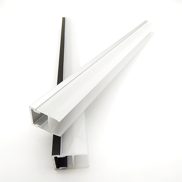 Análisis del mecanismo de formación de corrosión puntual de perfiles de aluminio LED.