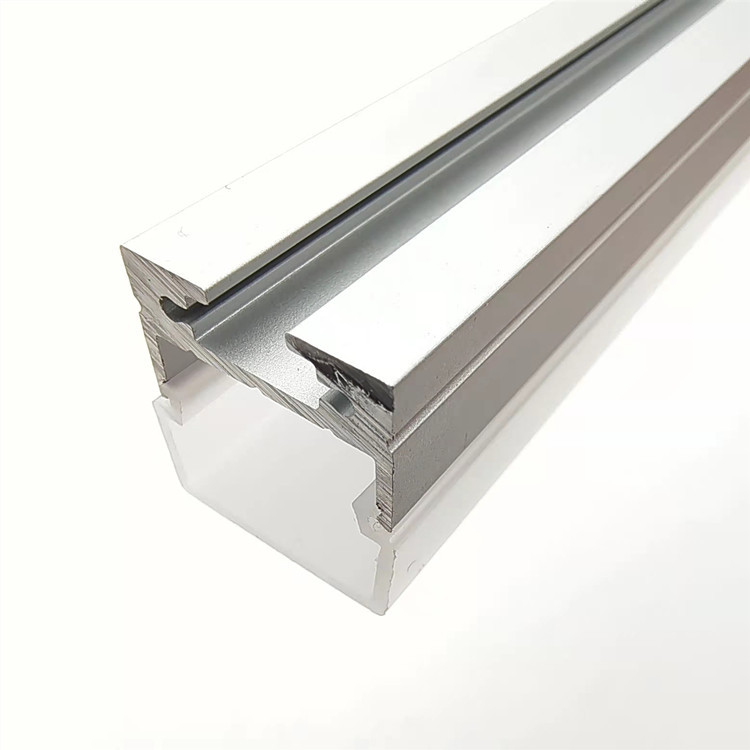 El tercer propósito de mezclar y modificar materiales de extrusión de plástico.