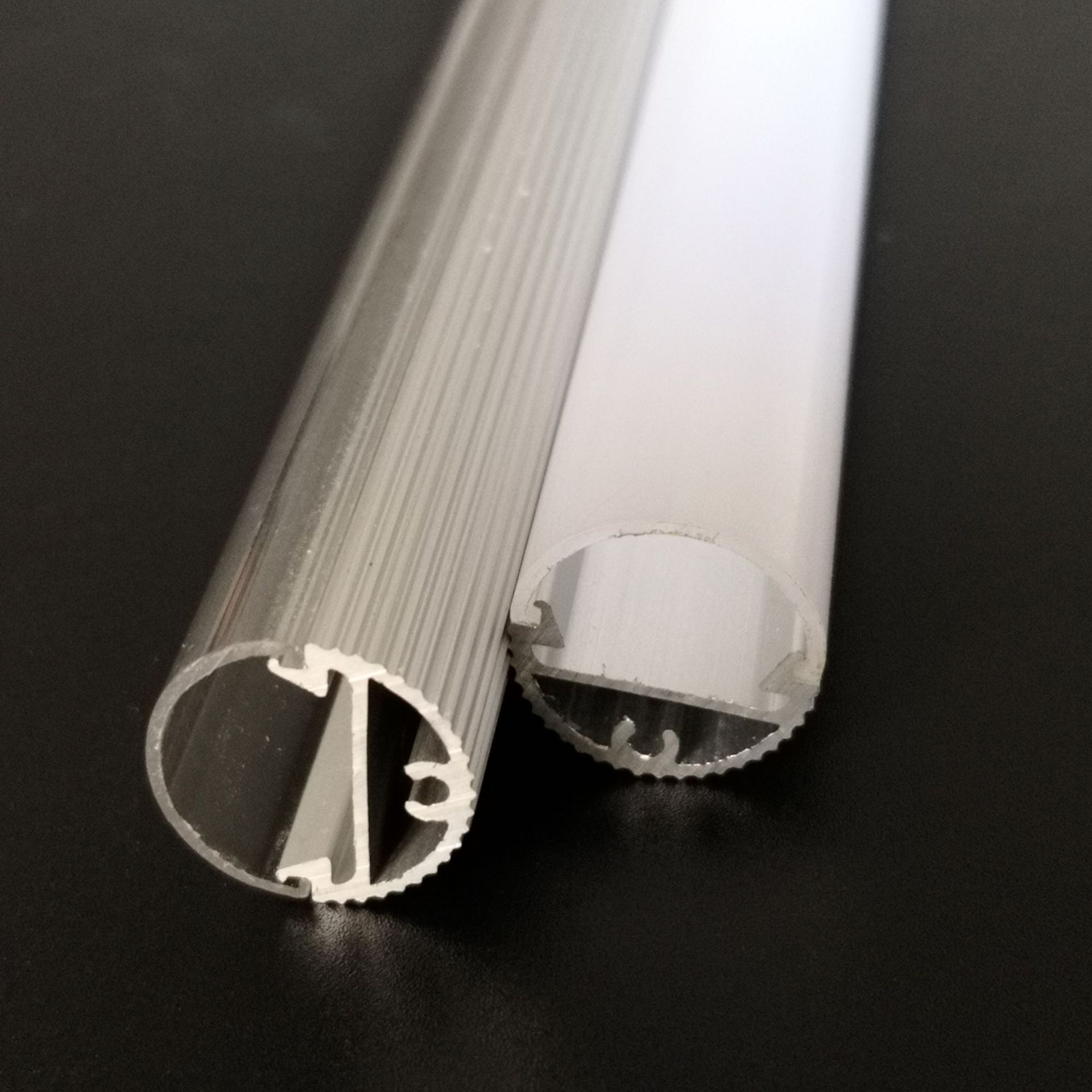 ¿Cuáles son los componentes de la carcasa del tubo LED?