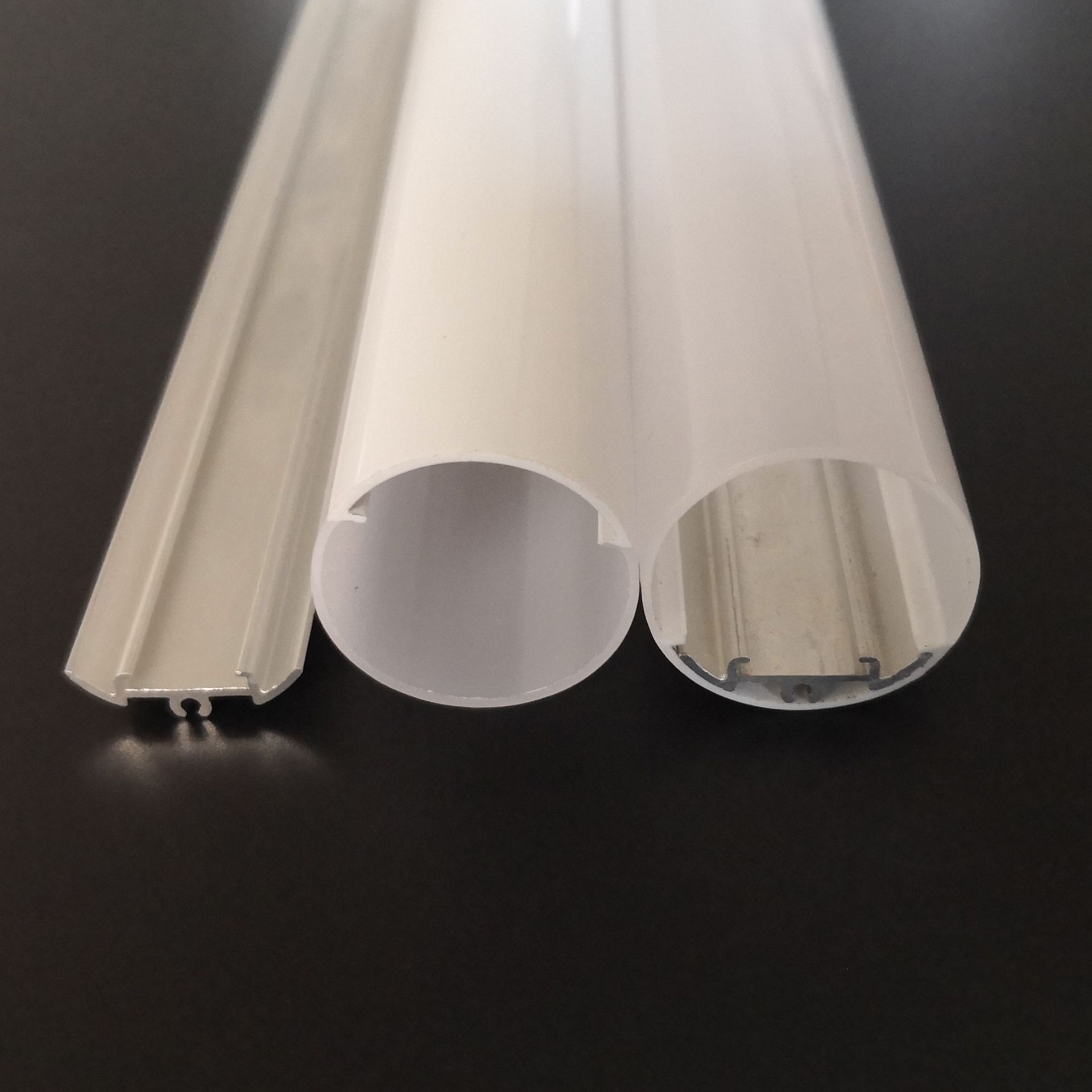 ¿Qué material es el material principal utilizado para el tubo LED?