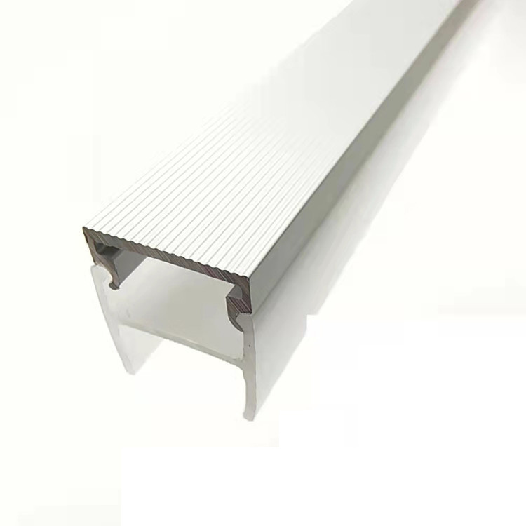 Si un solo LED falla, ¿se puede reemplazar parcialmente la tira de luz sin eliminar el perfil?